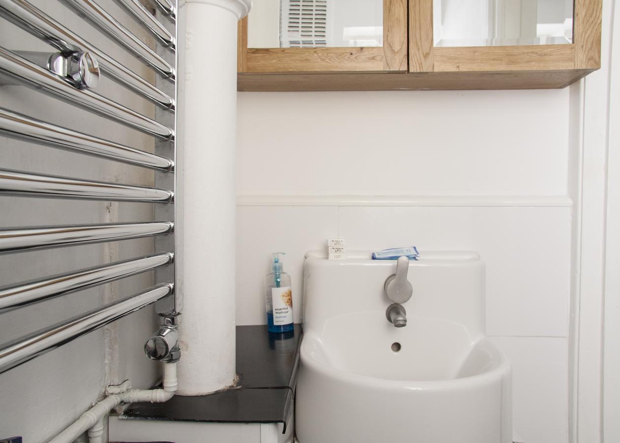 Caledonian Studio Flats London Room photo